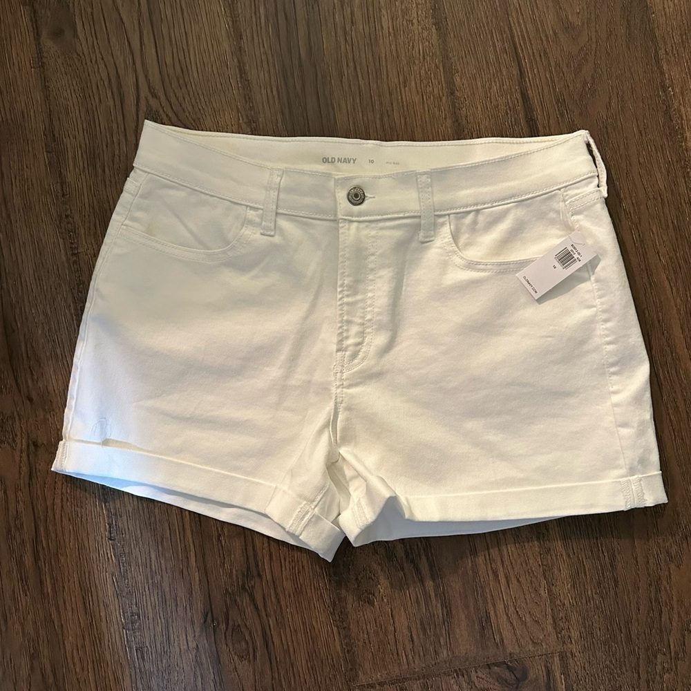 NWT Old Navy Women's White Jean Shorts - Size 10